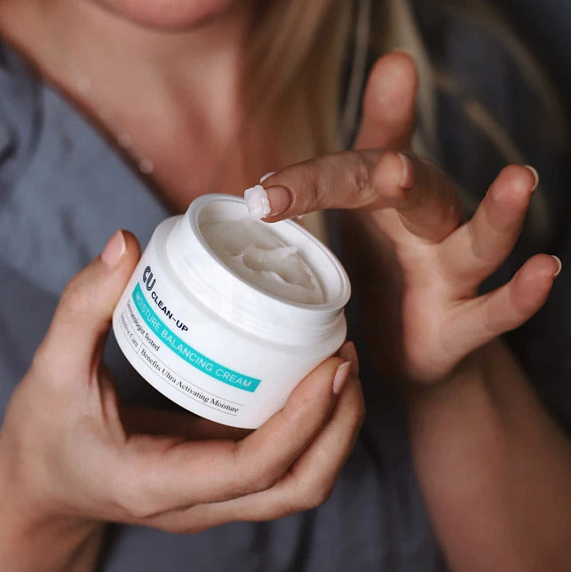 CUSKIN INTENSYVIAI DRĖKINANTIS BALANSUOJANTIS VEIDO KREMAS, SU NIACINAMIDU IR KERAMIDAIS, 50ML