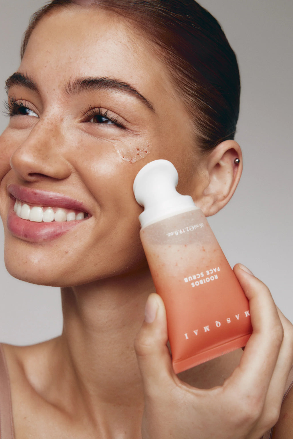 MASQMAI veido šveitiklis Roiboos su masažiniu antgaliu, 65 ml