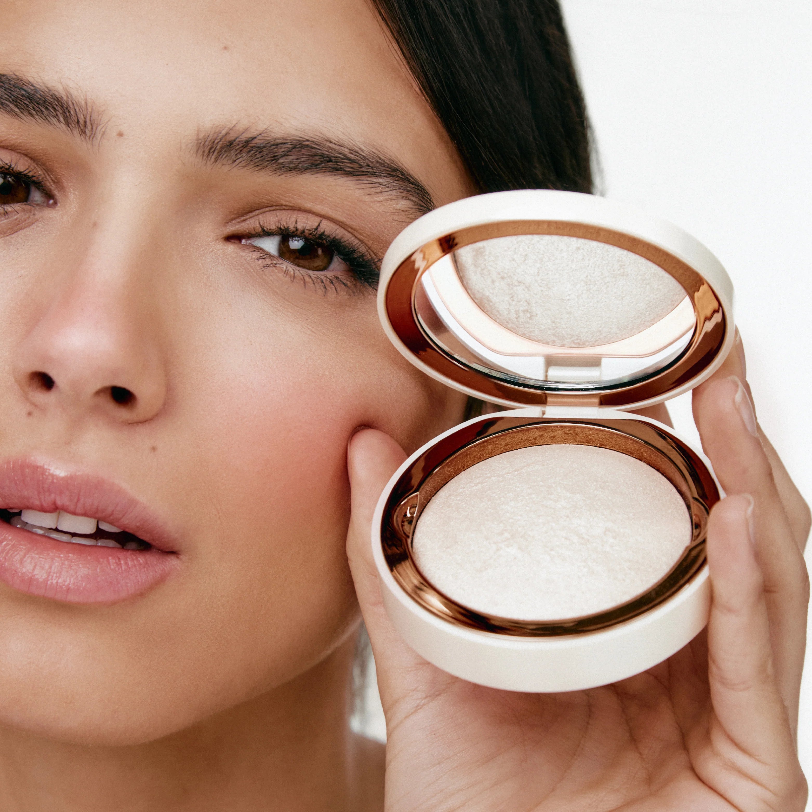 MASQMAI švytėjimo suteikianti priemonė HIGHLIGHTER - šampaninė spalva, 4.5 g